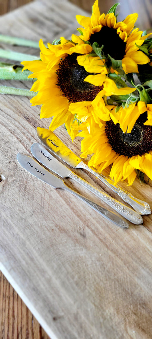 Set of spreaders - Vintage Personalize Stamped Spreaders | Wandering Tulips