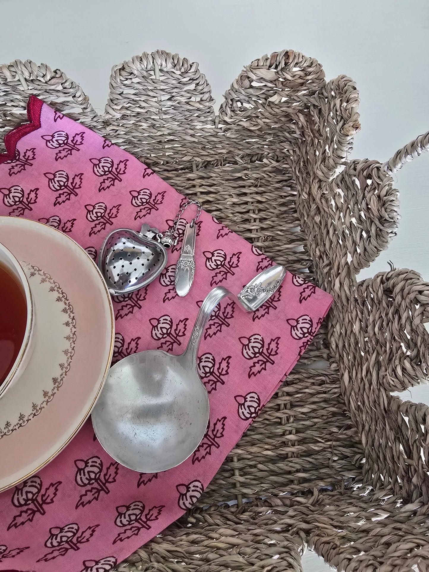 Tea strainer and drip bowl- vintage | Wandering Tulips