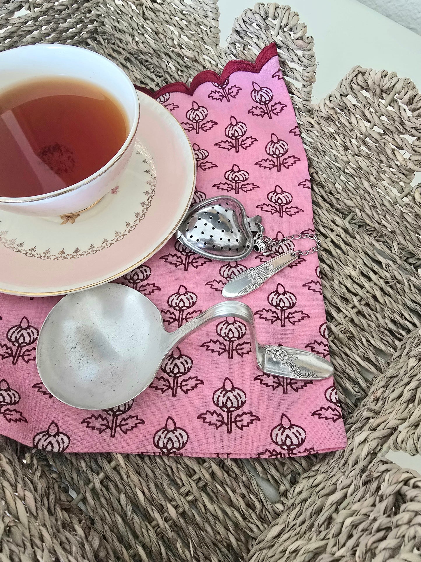 Tea strainer and drip bowl- vintage | Wandering Tulips