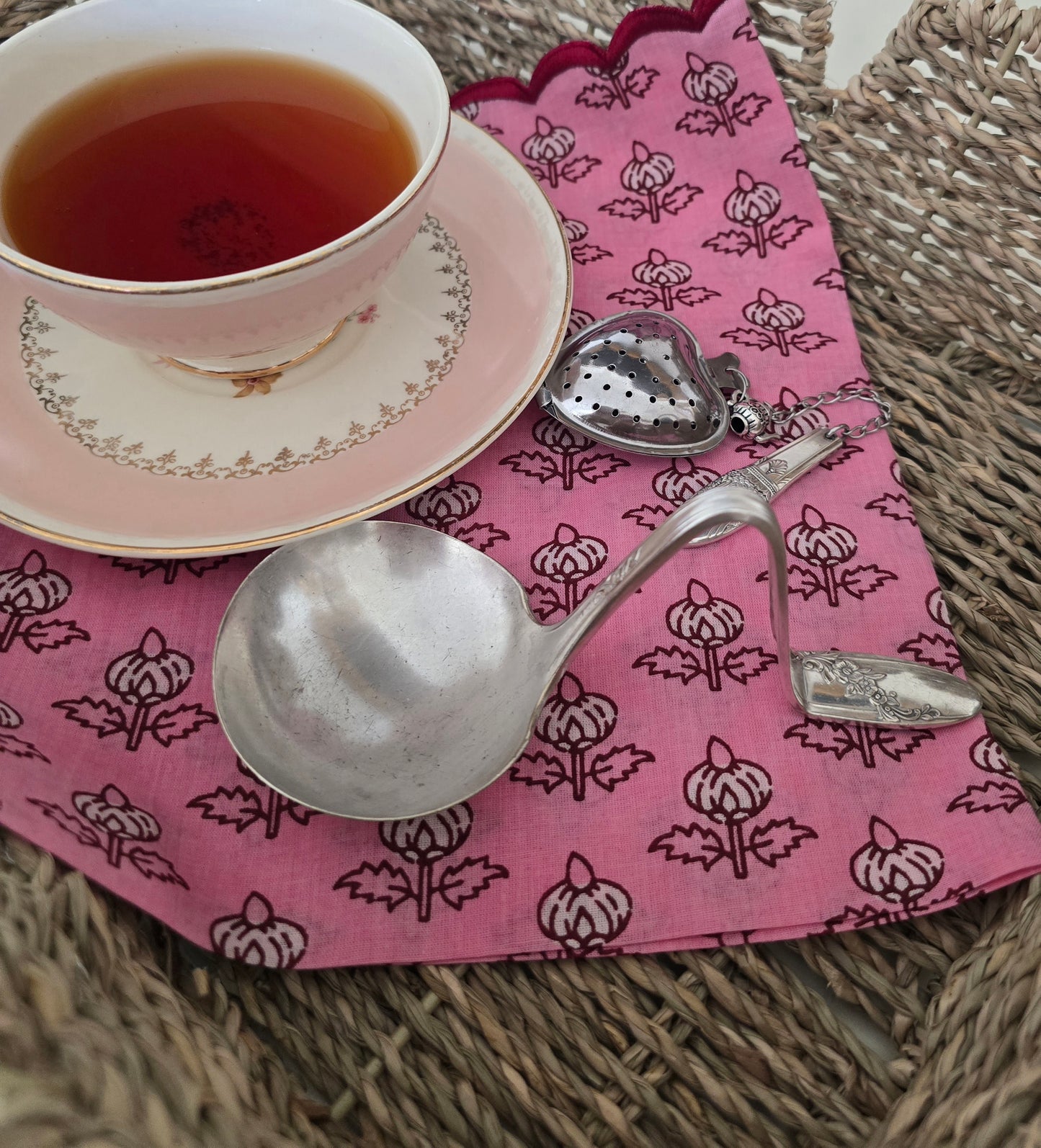 Tea strainer and drip bowl- vintage | Wandering Tulips