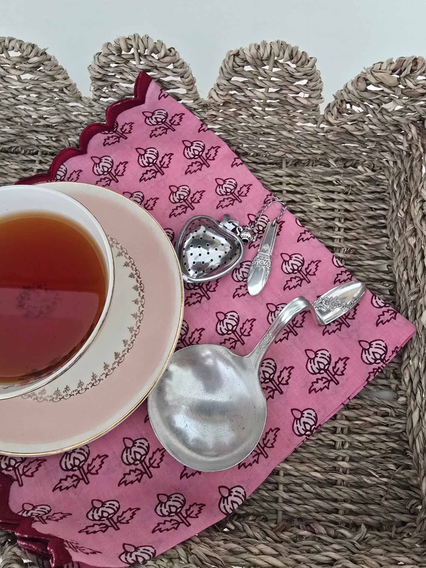 Tea strainer and drip bowl- vintage | Wandering Tulips