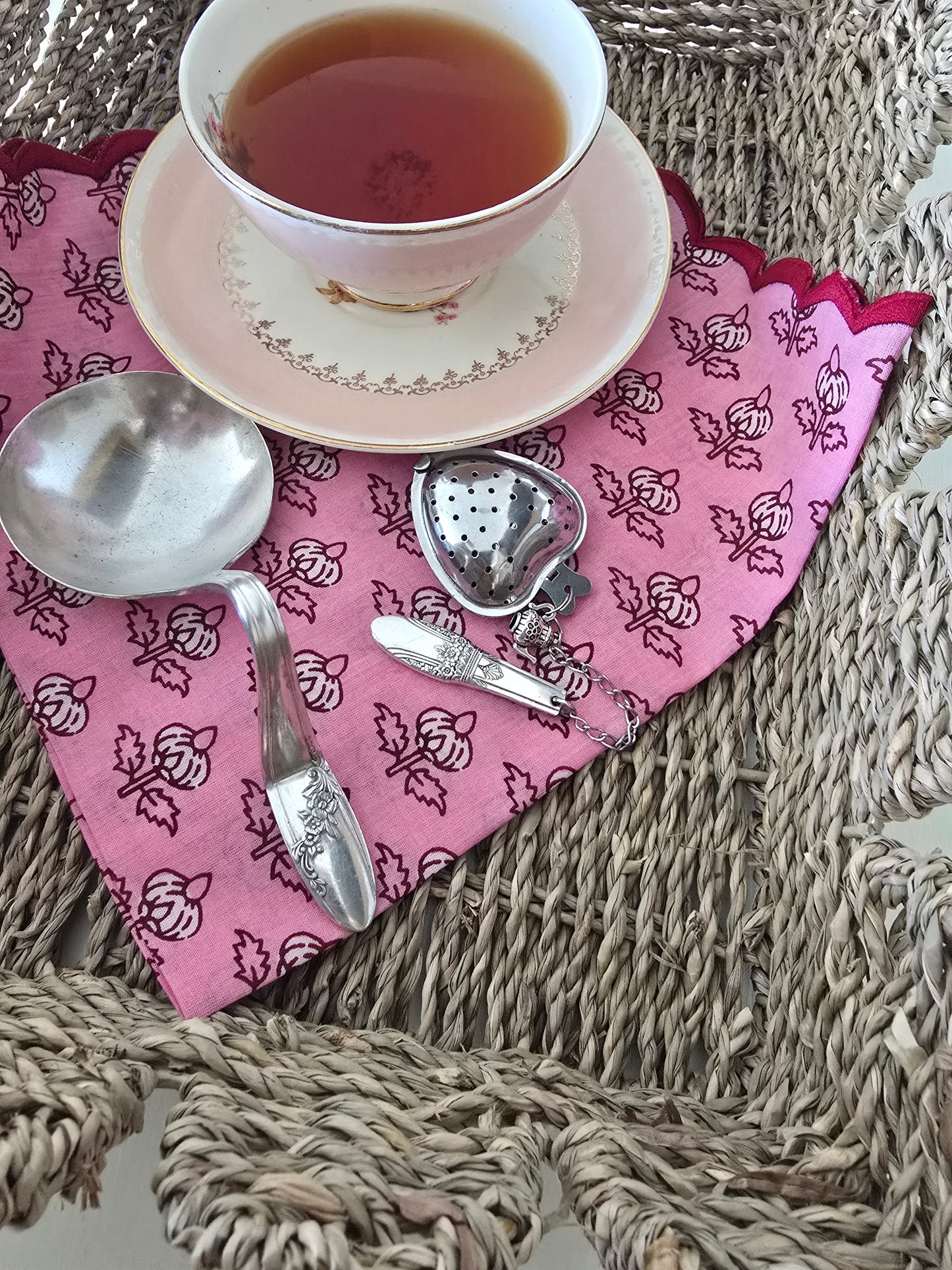 Tea strainer and drip bowl- vintage | Wandering Tulips