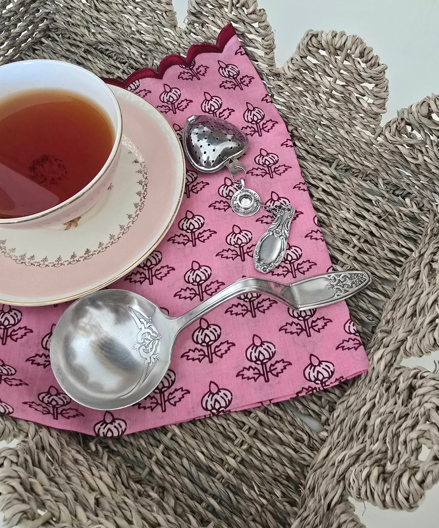 Tea strainer and drip bowl- vintage | Wandering Tulips