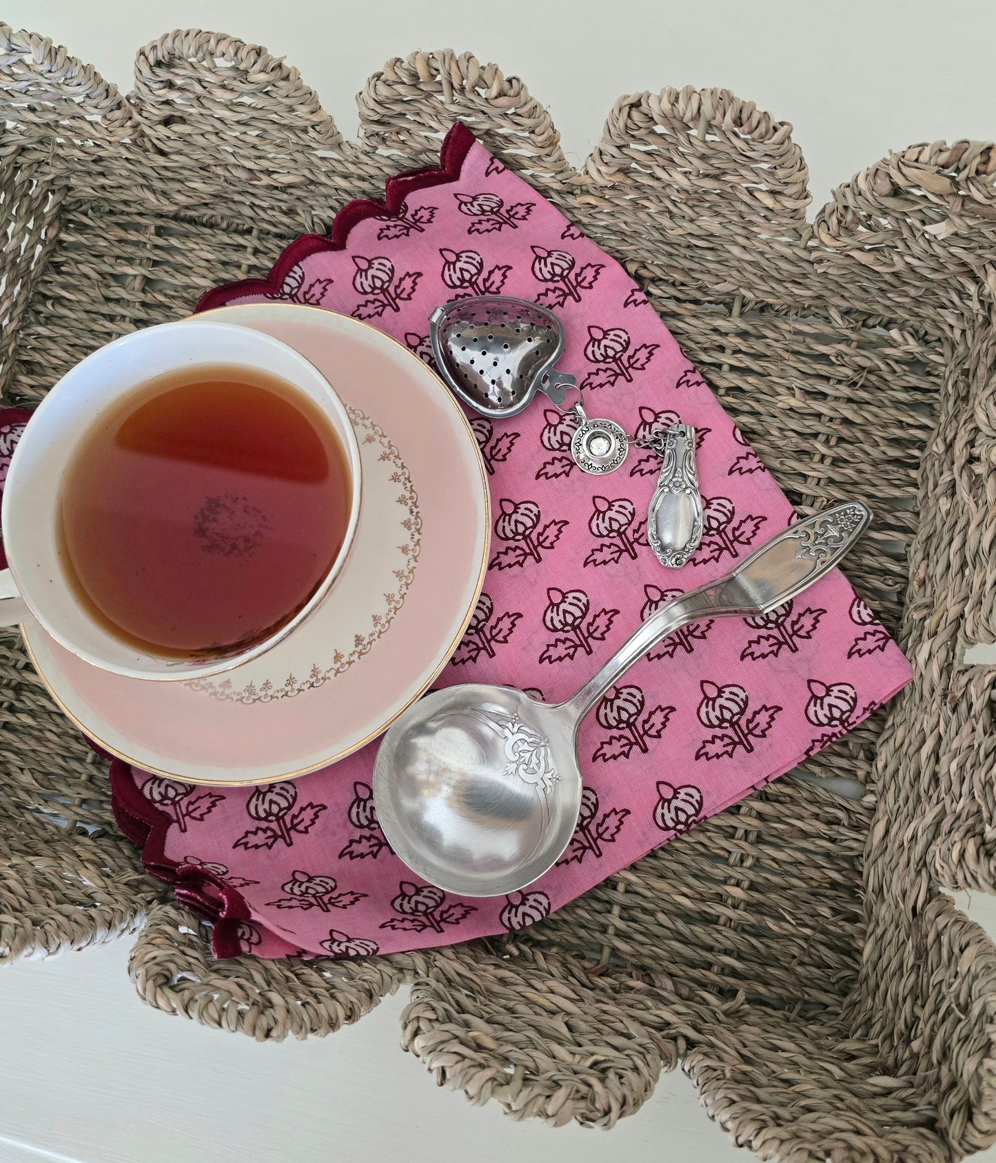 Tea strainer and drip bowl- vintage | Wandering Tulips