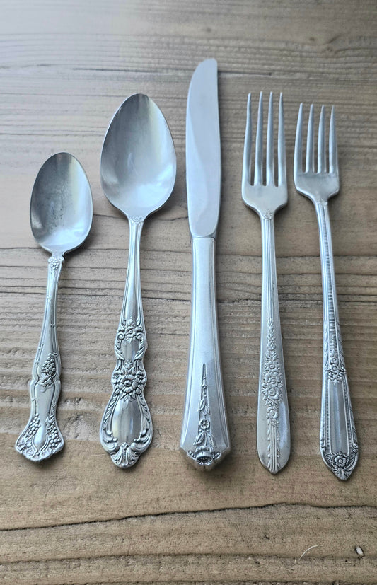 Vintage Place Setting | Wandering Tulips